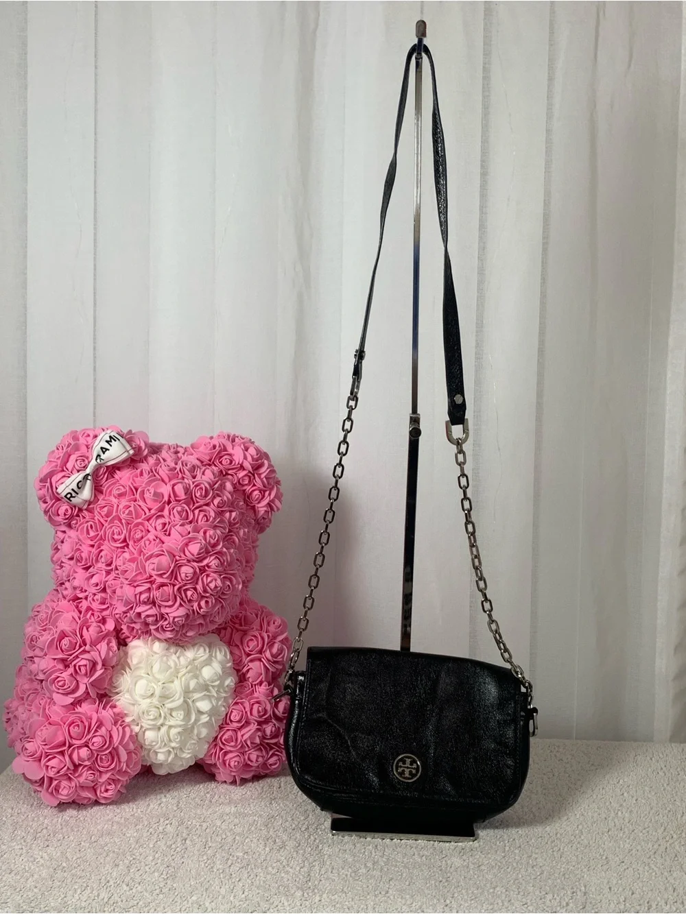GUC Tory Burch Thea Pebble Leather Flat Crossbody Bag